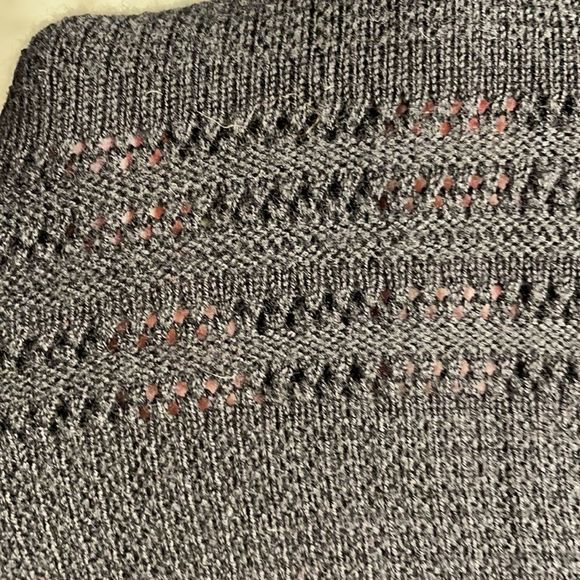 Apt 9 Black knit fitted top size M  ruched sides/textured design silver buttons - Picture 10 of 10